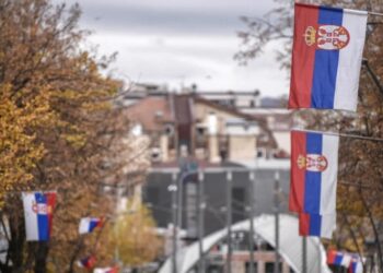 Sulmohen dy shqiptarët në Mitrovicë, goditen nga një turmë personash të maskuar