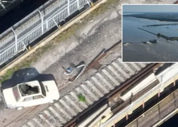 Publikohen imazhet e filmuara me dron/ Rusia shpërtheu digën Kakhovka me një “Lada” plot me eksploziv