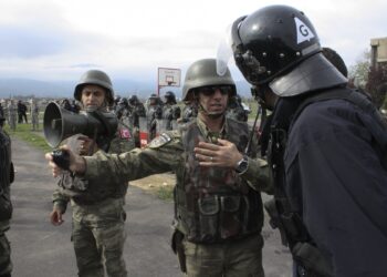 KFOR ‘përplaset’ me Policinë e Kosovës, nuk lejon Njësinë Speciale të hyjë në Leposaviç