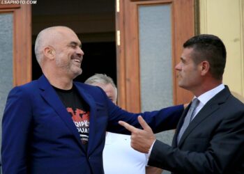 Patozi tregon “formulën” si mundet Rama: Opozita po kalbet para syve tanë! Berisha do jetë njëri nga “gjelat”, edhe nëse s’vjen në pushtet