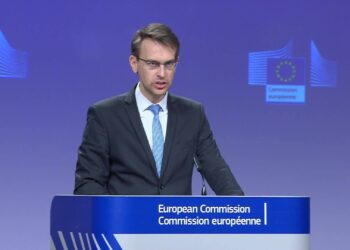 Rrëmbimi i tre policëve në Kosovë/ Zëdhënësi i BE-së: Është një çështje urgjente, Kosova dhe Serbia të përmbahen!