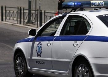 Hakmarrja/ 26 vjeçarja greke paguan shqiptarin për të rrahur ish-partnerin, e kërcënojnë dhe tentojnë të rrëmbejnë 30-vjeçarin