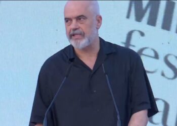 “Mundësi informimi për këdo…”/ Kalendari Turistik Kombëtar 2023, Rama: Ka vende pune dhe paga konkurruese në industrinë e turizmit