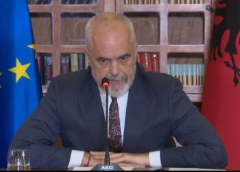 “Kurtit mund t’i mbyllën dyert e institucioneve ndërkombëtare”/ Rama: Jeta vazhdon, por keq për Kosovën dhe kryeministrin e saj