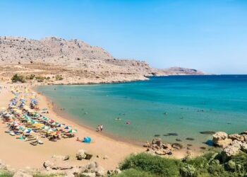 Turistja britanike denoncon 23-vjeçarin shqiptar për përdhunim në plazh