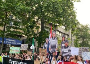 Mijëra qytetarë marshojnë në Serbi, protesta e gjashtë kundër Vuçiç