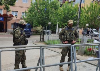 Lirohet njëri nga serbët e arrestuar për përleshjet në Veri, Petkoviç: Drejtësia fitoi! U mbajt në qeli për 26 ditë pa prova