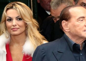 Ish-partnerja prek me fjalët për ndarjen nga jeta të Berlusconit: Bashkë me të vdiq dhe një pjesë nga jeta ime e vjetër