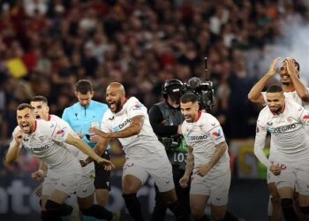 Sevilja ngre për herë të 7 trofeun e Ligës së Europës, fiton me penallti