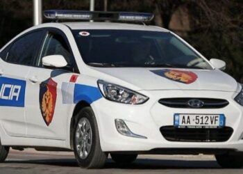 Babë e bir dhunojnë me sende të forta 54-vjeçarin në Delvinë