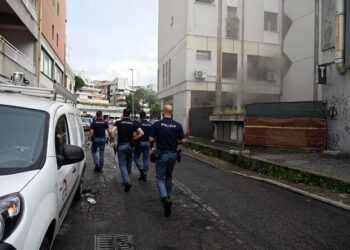 Zjarri përfshiu gjithë ndërtesën në Itali, shkon në 17 numri i të plagosurve