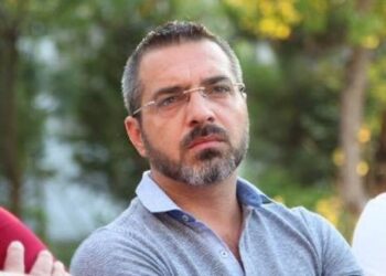 Lirimi i Tahirit nga qelia/ Gazetarja: Bashkëshortja e tij pësonte kriza akute që nuk e bëjnë të mundur të kujdeset për fëmijët