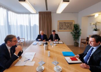 Borrell takime të ndara me Kurtin e Vuçiçin në Bruksel, konfirmohet ora e zhvillimit të tyre