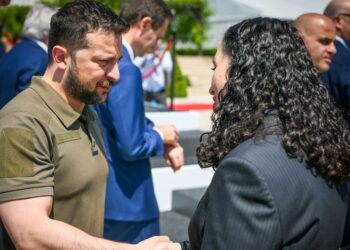 Osmani takon Zelenskin: Askush nuk e kupton dhimbjen e Ukrainës më mirë se Kosova