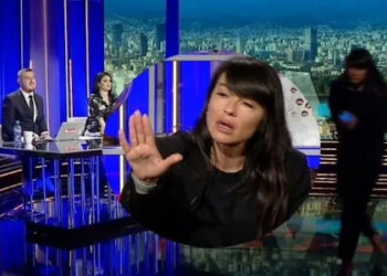 Moderatori i bëri komplimente, Zhaklina e konsideron dhunë. Ngrihet në mes të emisionit dhe largohet nga studio