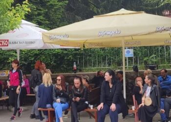 Situata drejt normalizimit në Zveçan, policia heq një pjesë të telave me gjemba