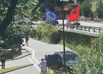FOTO/ Qeveria mbledhje 2-ditore në Tepelenë, mbërrin Rama dhe ministrat e kabinetit