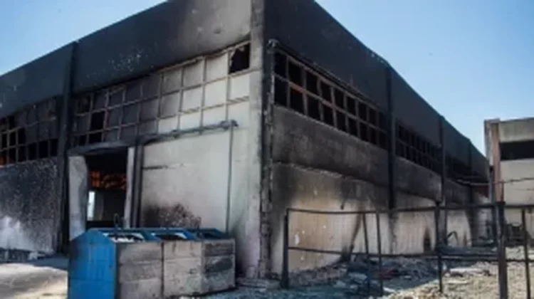 FOTO| Flakët pushtojnë Greqinë, rrezikon të kthehet në vend afrikan