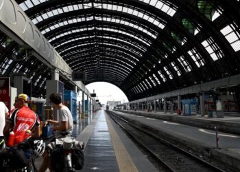 Itali/ Sindikatat e transportit ajror në grevë, anulohen dhjetra fluturime