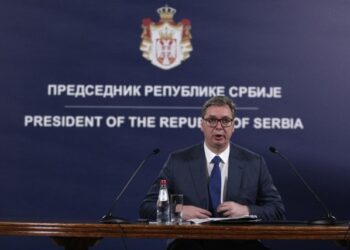 Vuçiç kërkon takim urgjent me kreun e NATO-s: Po bëhet spastrim etnik i serbëve