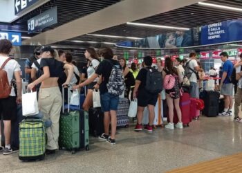 Transporti ajror në Itali në grevë për kushte më të mira pune, anulohen qindra fluturime