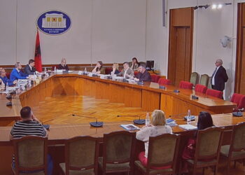 “Ahmetaj ka ikur në Kanada?”, Bardhi debaton me prokurorët e SPAK, ndërpritet mbledhja