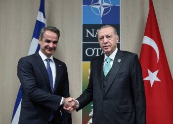Samiti i NATO-s/ Mitsotakis takohet me Erdoganin: Këshilli i Lartë i Bashkëpunimit Greqi-Turqi do mbahet në Selanik