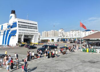 “11 mijë pasagjerë në fundjavë”, Rama shpërndan fotot nga fluksi në Portin e Durrësit