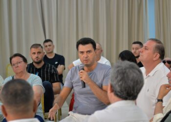 Basha: Të gjithë politikanët duhet t’i nënshtohen vetting-ut, hetim pasurive të tyre