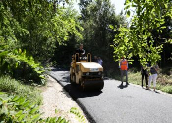 Veliaj dhe Krifca inspektojnë rrugën e re, që lidh fshatrat Daias dhe Gurrë e Madhe: “Zhvillim aty ku shkon infrastruktura”