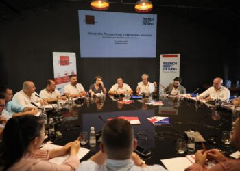 ‘Sfidat dhe Perspektivat e Qeverisjes Vendore’, PS trajnon kryebashkiakët e rinj