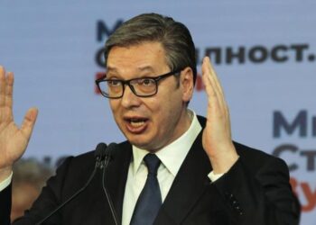 “Derisa s’më shihni me uniformë ushtarake është mirë”/ Vuçiç provokon sërish: Kurti dëshiron të na fusë në konflikt me NATO!