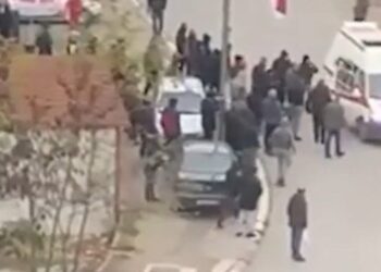 Publikohen pamjet/ Sllavët kontrabandë armësh me ambulancë nga Serbia në Veri të Kosovës