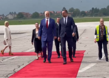VIDEO/ Rama mbërrin në Sarajevë, dalin pamjet e pritjes në port