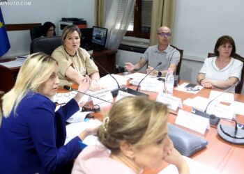 Petro Koçi: Ata që duan të bëjnë një 80-vjeçar kryeministër, kërkojnë akademik më të ri