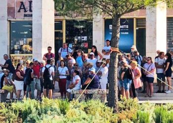 Mbi 1 milionë turistë në Shqipëri, fluks në aeroport