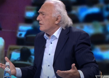 Tensioni në Kosovë/ Çupi: Kurtit tenton konflikt të përjetshëm, Vuçiç është i gatshëm për zgjidhjen e krizës