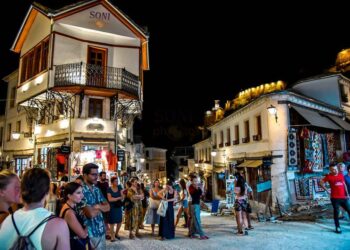 Gjirokastra, 8 ditë “e pushtuar” nga turistët