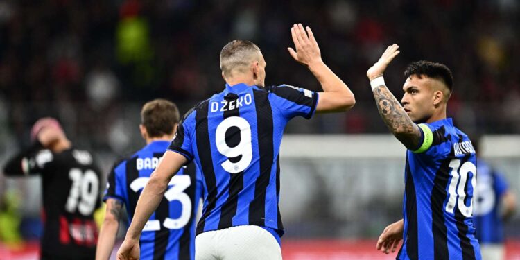 Inter Milan's Bosnian forward Edin Dzeko (C) celebrates with Inter Milan's Argentinian forward Lautaro Martinez after opening the scoring during the UEFA Champions League semi-final first leg football match between AC Milan and Inter Milan, on May 10, 2023 at the San Siro stadium in Milan. (Photo by GABRIEL BOUYS / AFP)