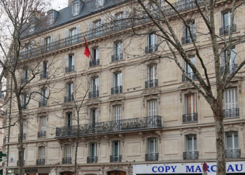 Në Ambasadën shqiptare në Paris… për hall