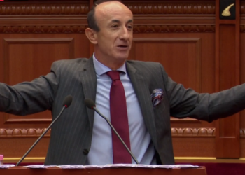 Sula premtoi djegien e mandatit, Balla sfidon deputetin e PD: Shko digje nesër bashkë me 90 tonë mbetje
