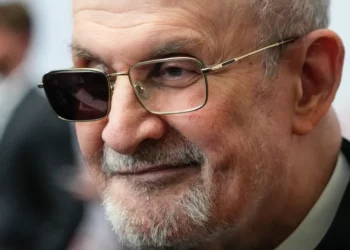 Humbi njërin sy nga sulmi me thikë, Salman Rushdie: Tani shoh ëndrra të çmendura