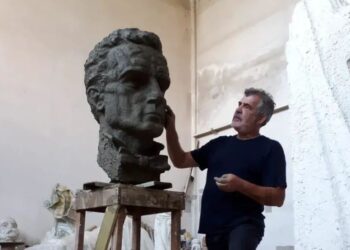 Lamtumirë Agim Rada! Skulptori i njohur ndahet nga jeta në moshën 70-vjeçare