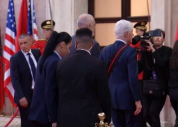 Mungoi në pritjen për Bill Clinton para kryeministrisë, Bardhi: Refuzoj të bëhem pjesë e show-t të Ramës