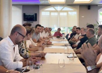 Basha nuk humbet kohë, takim me drejtuesit politikë të PD të qarkut të Durrësit: Do t’u japim shqiptarëve një alternativë