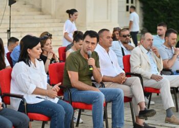 Gara për kreun e PD/ Basha, takime në Fier: Pastrimi i politikës nga çdo lidhje me krimin dhe korrupsionin…!