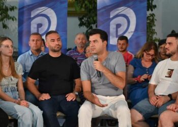 Basha takim me qytetarët në Sarandë: Të tregojmë me fakte kush është i korruptuar. Vetting-u i politikanëve, mënyra e vetme për të…!