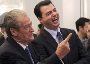 FOTO/ Korrik 2013, kur Berisha uroi Bashën për zgjedhjen kryetar i PD dhe e quajti histori suksesi e të riut shqiptar!