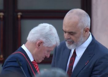 Rama nderon Bill Clinton me “Yllin e Mirënjohjes”: Është çmimi më i lartë që i jepet dikujt nga zyra e kryeministrisë