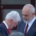 Rama nderon Bill Clinton me “Yllin e Mirënjohjes”: Është çmimi më i lartë që i jepet dikujt nga zyra e kryeministrisë